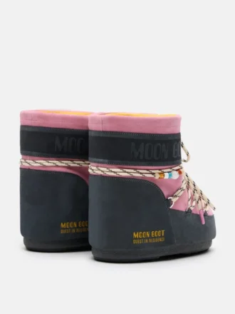 Botas Moon Boot X Guest in Residence Icon Low de ante con pedrería en gris y rosa