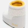 Botas Moon Boot X Guest in Residence Icon Low sin cordones en tejido de punto color arena