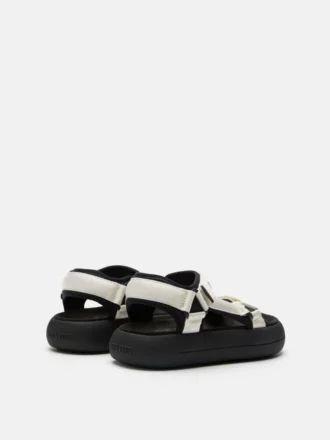 Super Sandal en blanco y negro